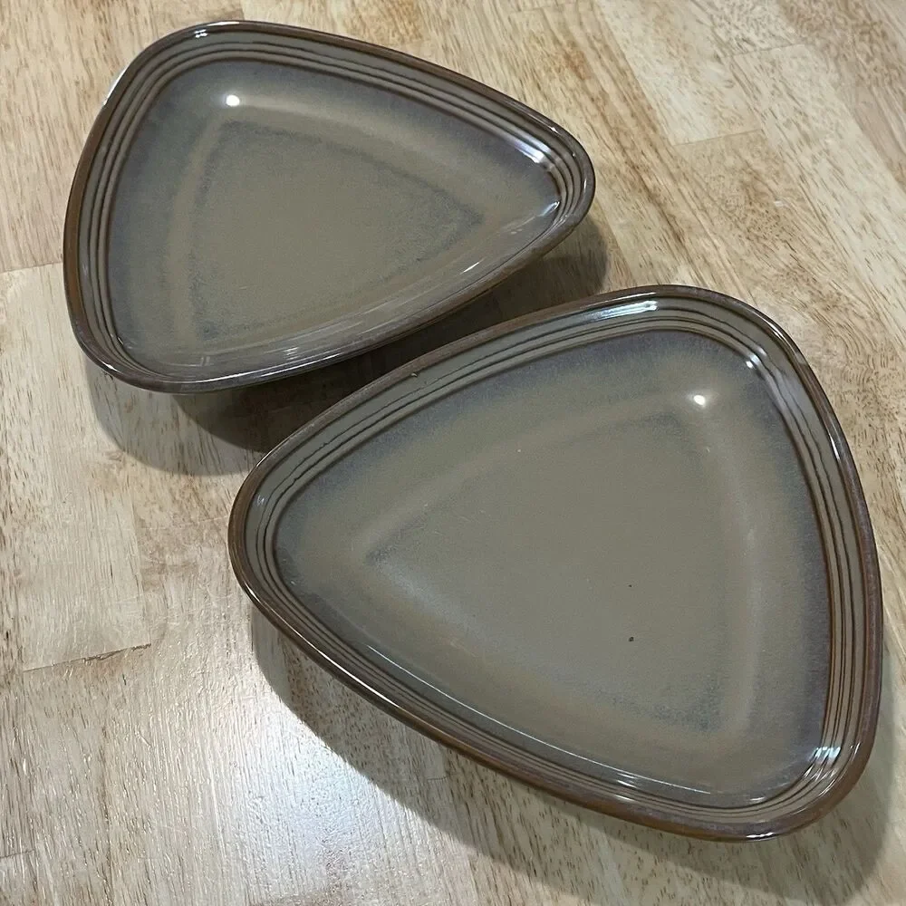 Homer Laughlin China FlipSide Triangle Dinner Plates Set of 2 Brown 8.75”